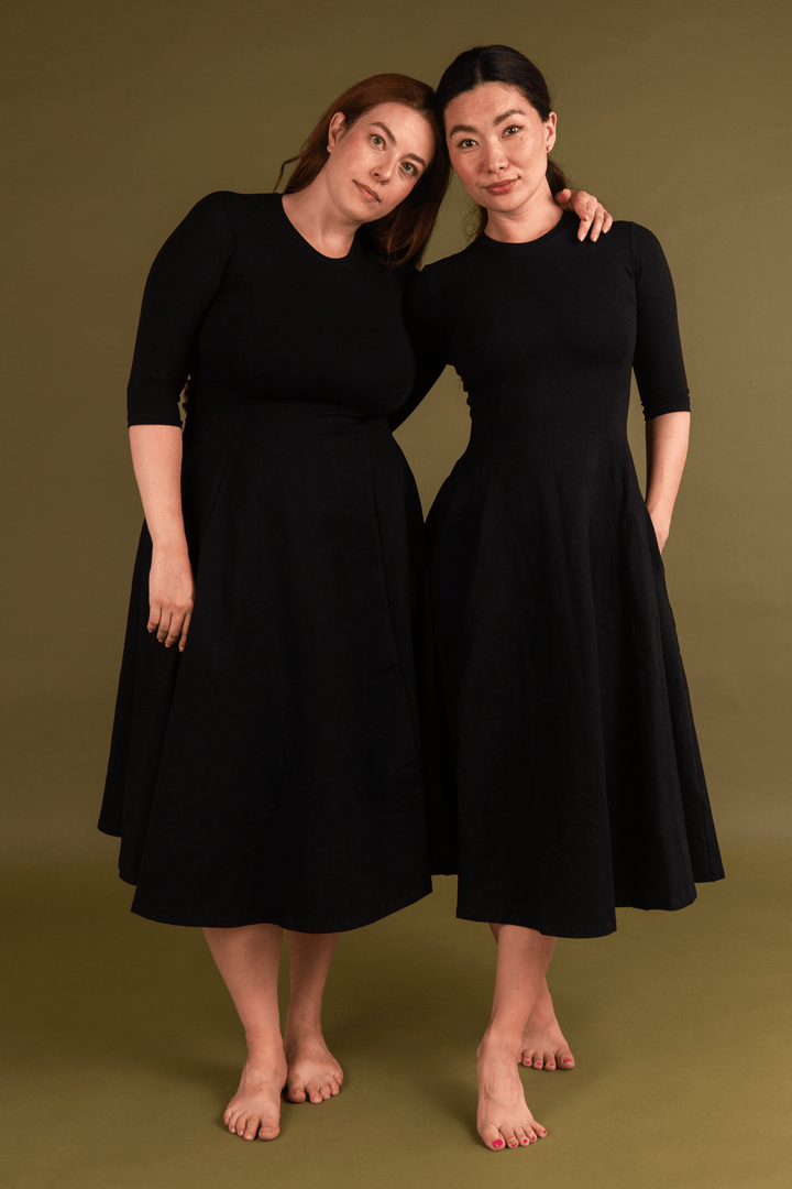 Asri Dress Leki Midi 3/4 sleeve Petite in Black - Manners London