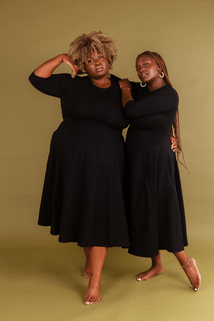 Asri Dress Leki Midi 3/4 sleeve Petite in Black - Manners London