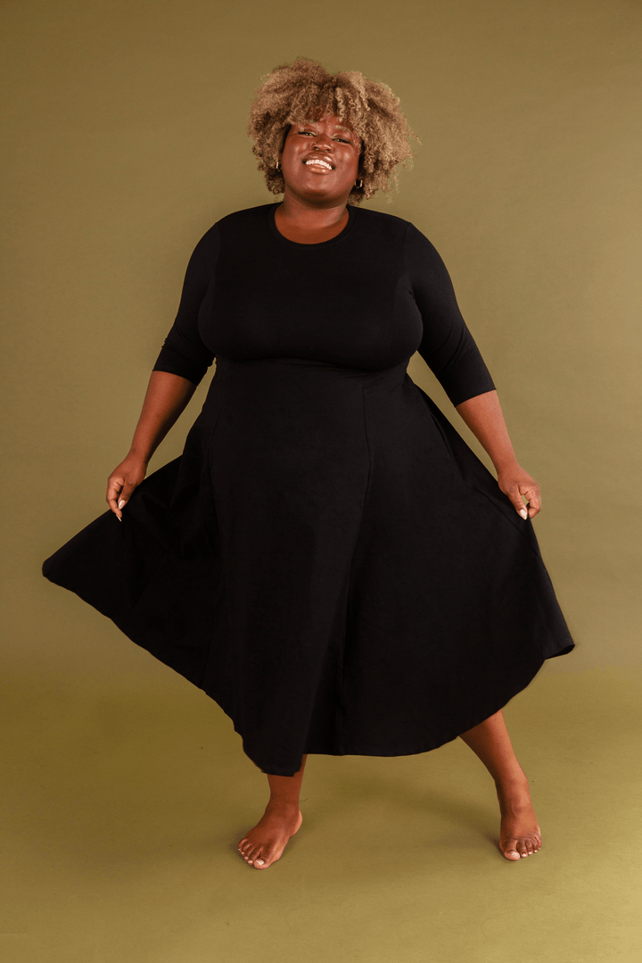 Asri Dress Leki Midi 3/4 sleeve Petite in Black - Manners London