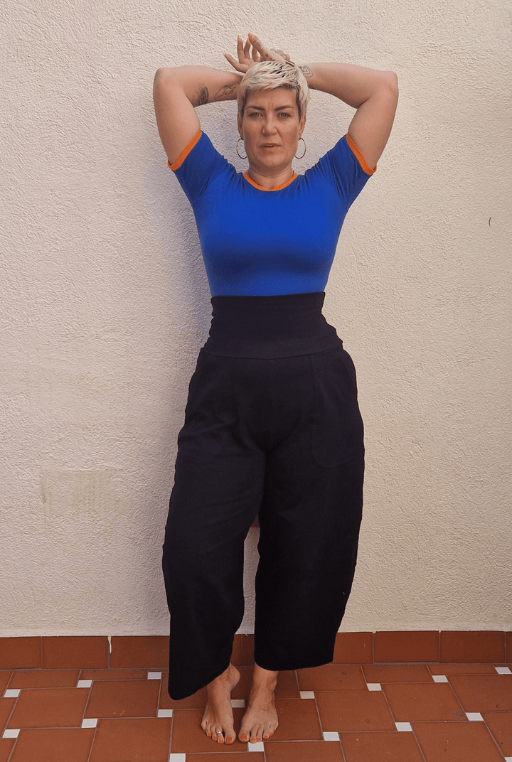 Crew Neck T-shirt in Full Length in Forgetmenot/Tangerin edging - Manners London
