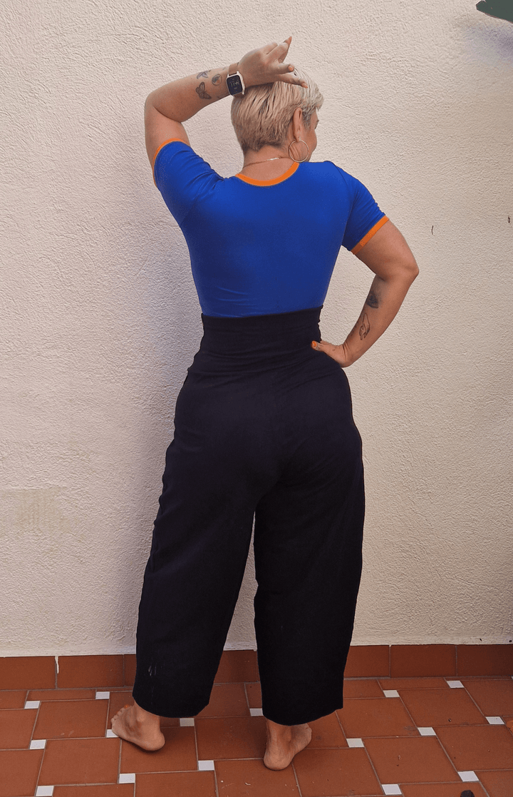 Crew Neck T-shirt in Full Length in Forgetmenot/Tangerin edging - Manners London