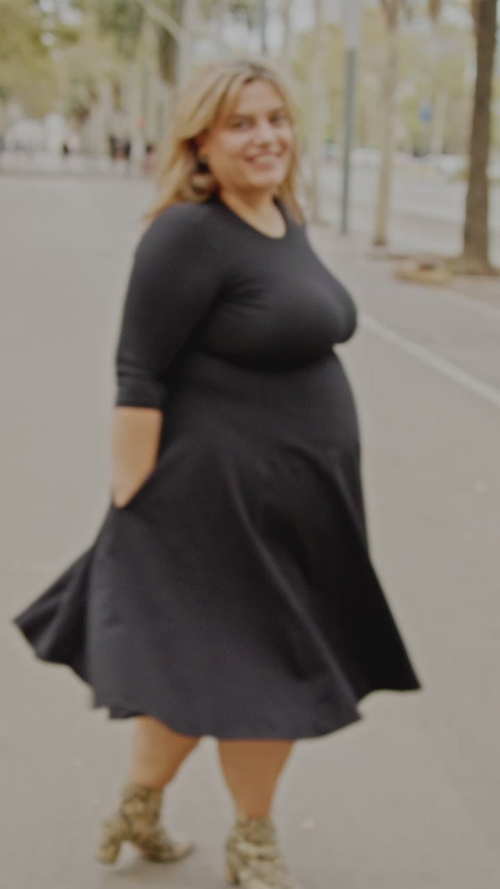 Asri Dress Leki Midi 3/4 sleeve Petite in Black