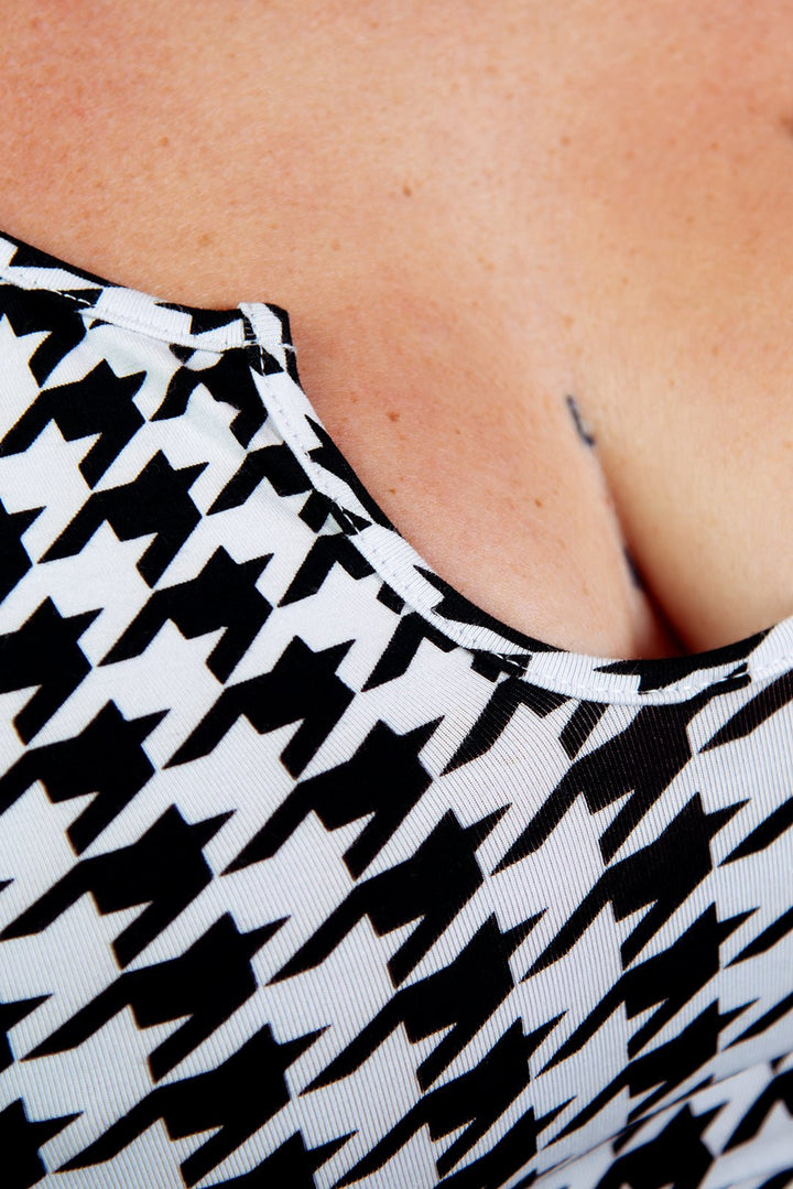 U Front Crop Top 6/7 sleeves in Houndstooth Print - Manners London