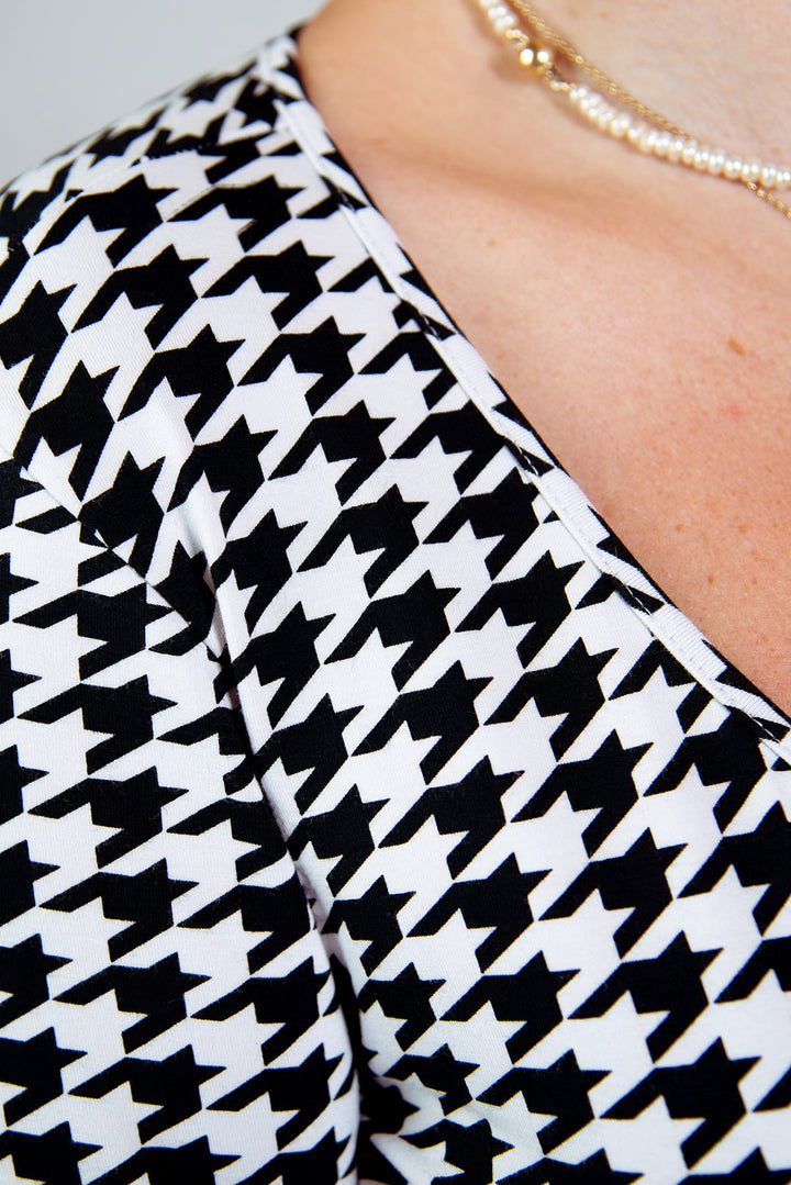 U Front Crop Top 6/7 sleeves in Houndstooth Print - Manners London