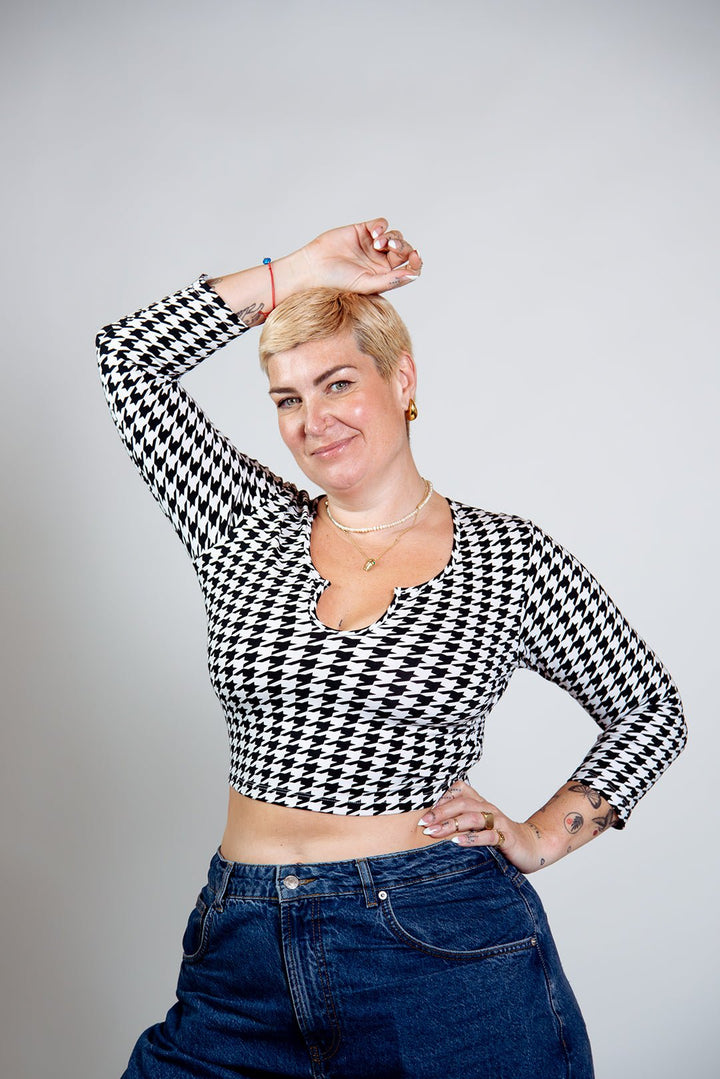 U Front Crop Top 6/7 sleeves in Houndstooth Print - Manners London