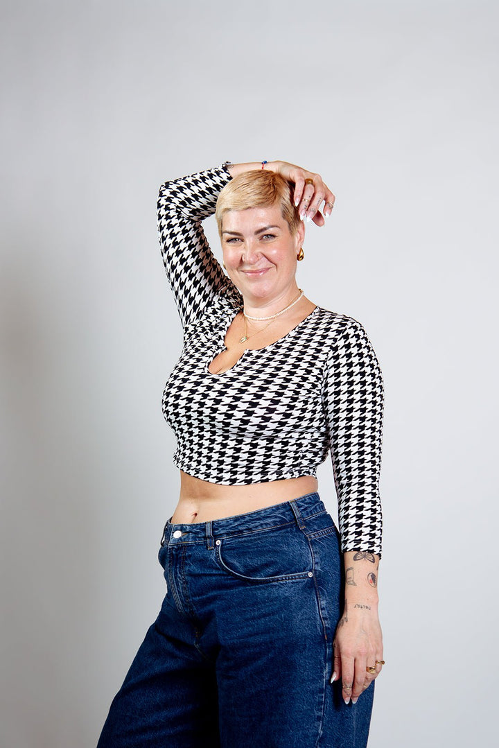 U Front Crop Top 6/7 sleeves in Houndstooth Print - Manners London