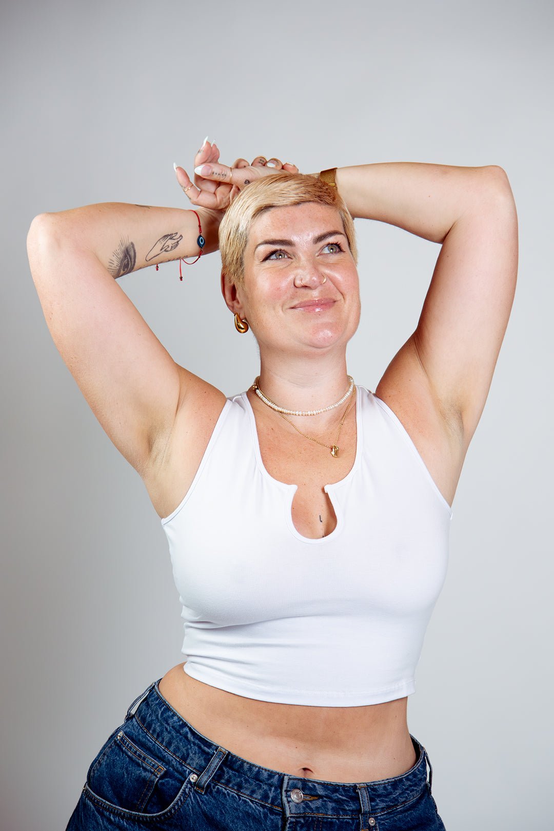 U Front Crop Top sleeveless in White