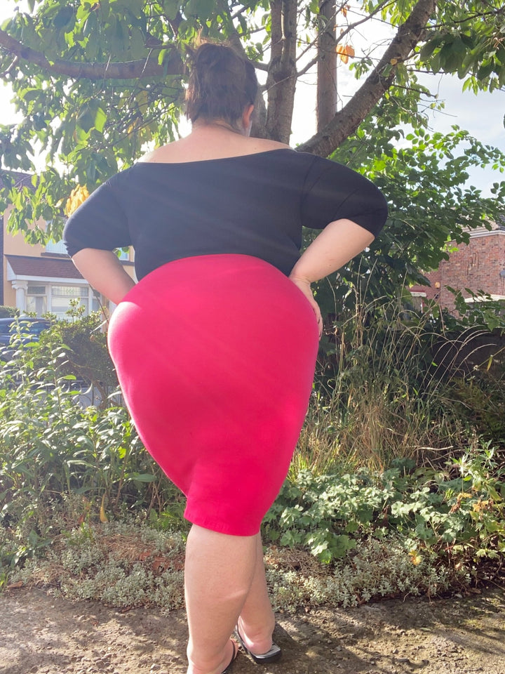 Favell Pencil Skirt In Fuchsia - Manners London