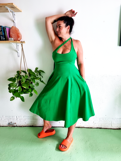 Asri Dress Beela Neck in Green Grass