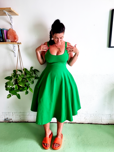 Asri Dress Beela Neck in Green Grass