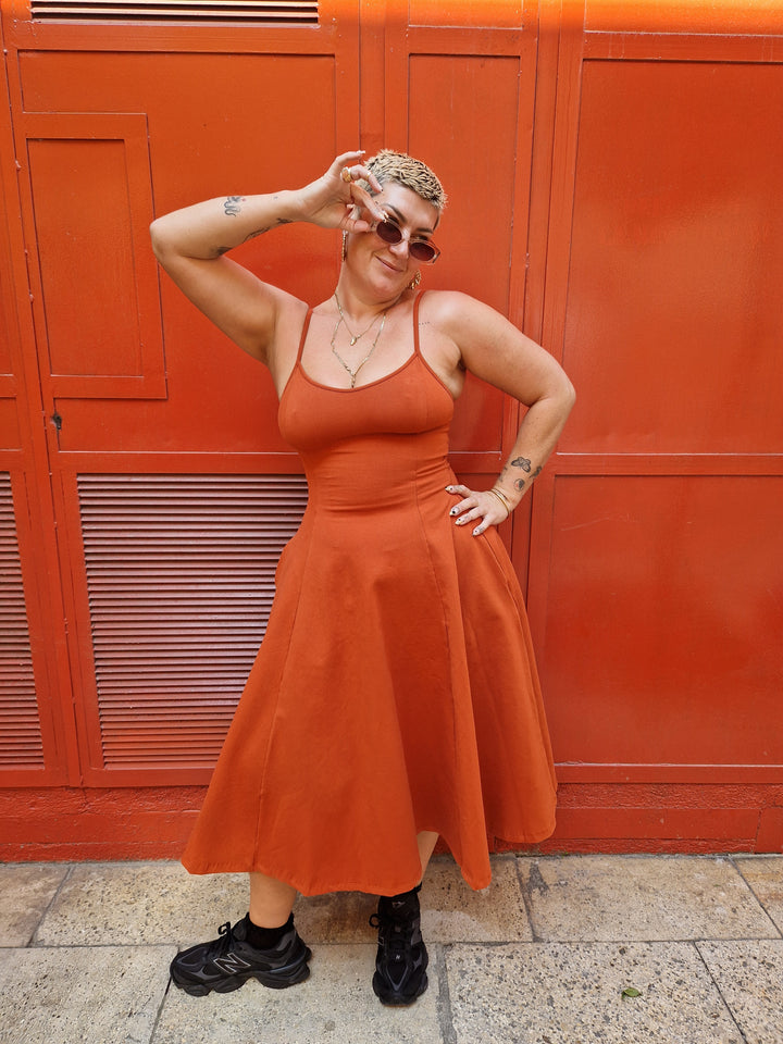 Asri Dress Midi in Burnt Orange