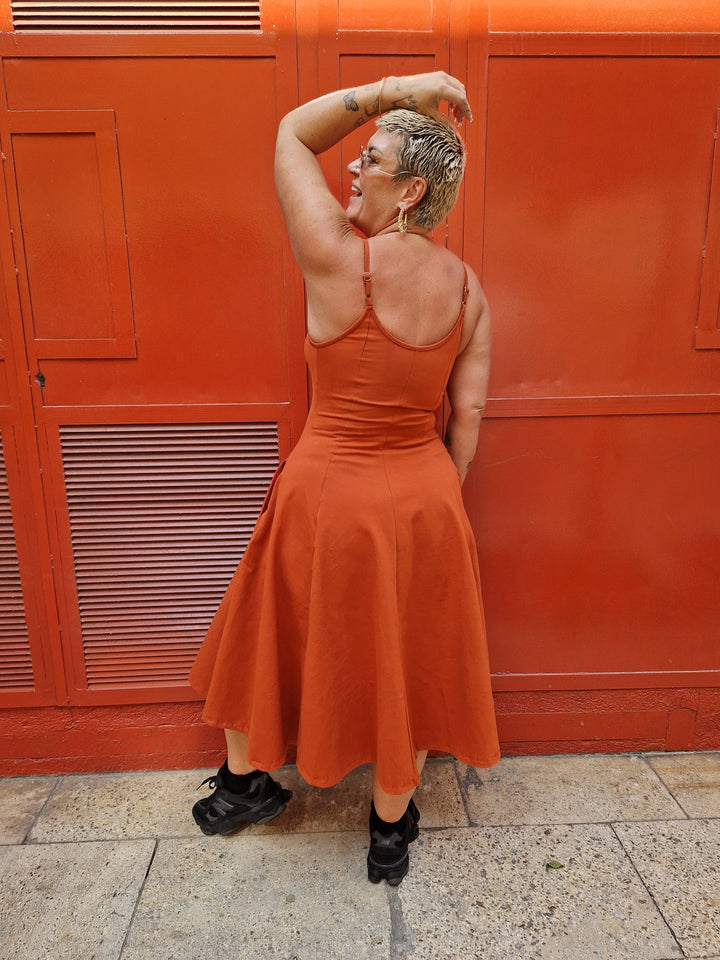 Asri Dress Midi in Burnt Orange