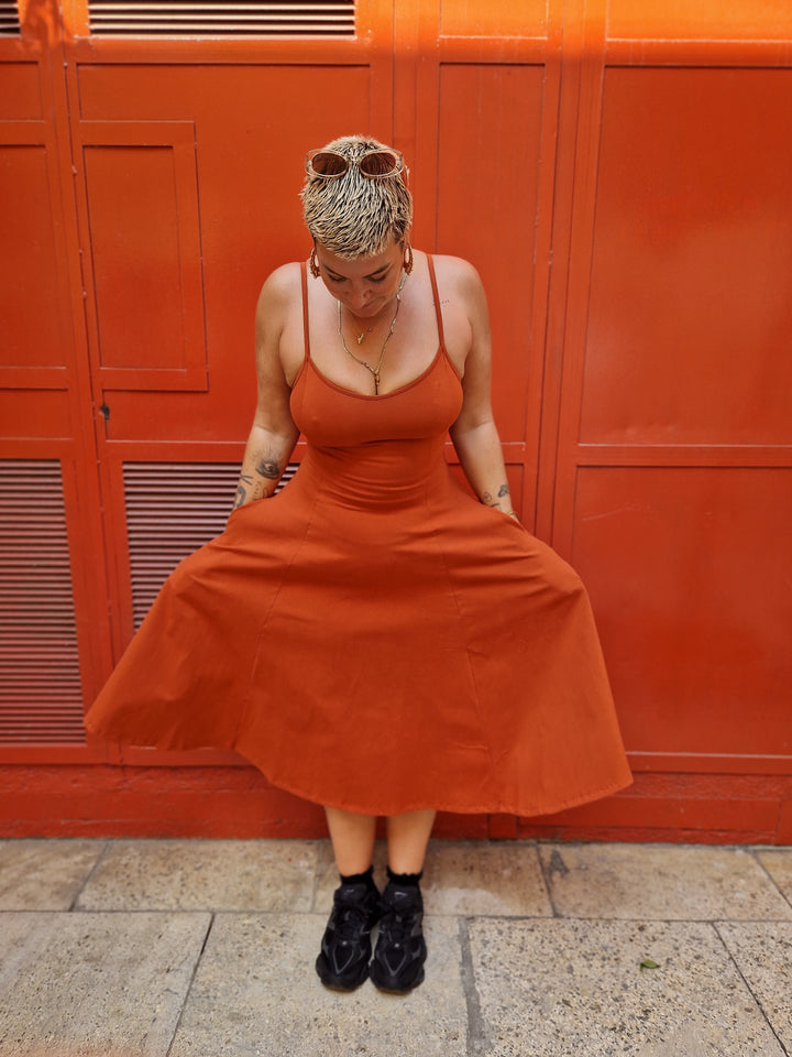 Asri Dress Midi in Burnt Orange
