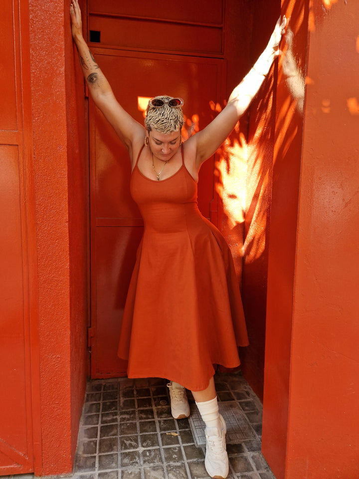 Asri Dress Midi in Burnt Orange