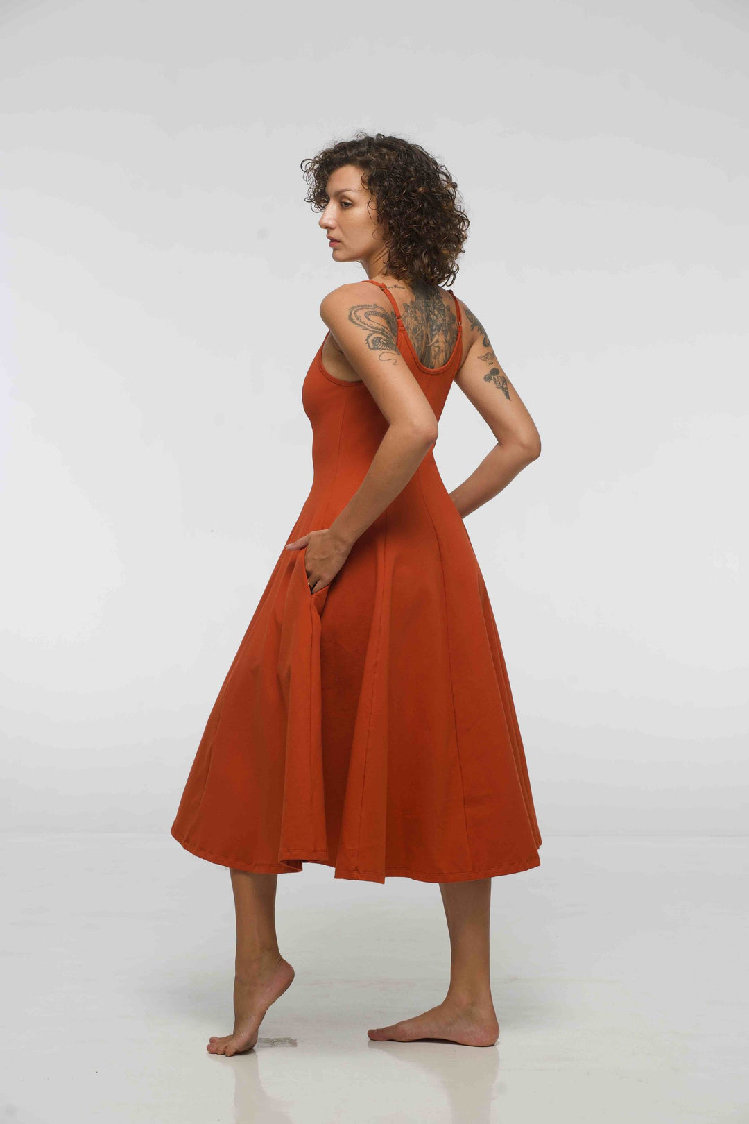 Asri Dress Midi in Burnt Orange