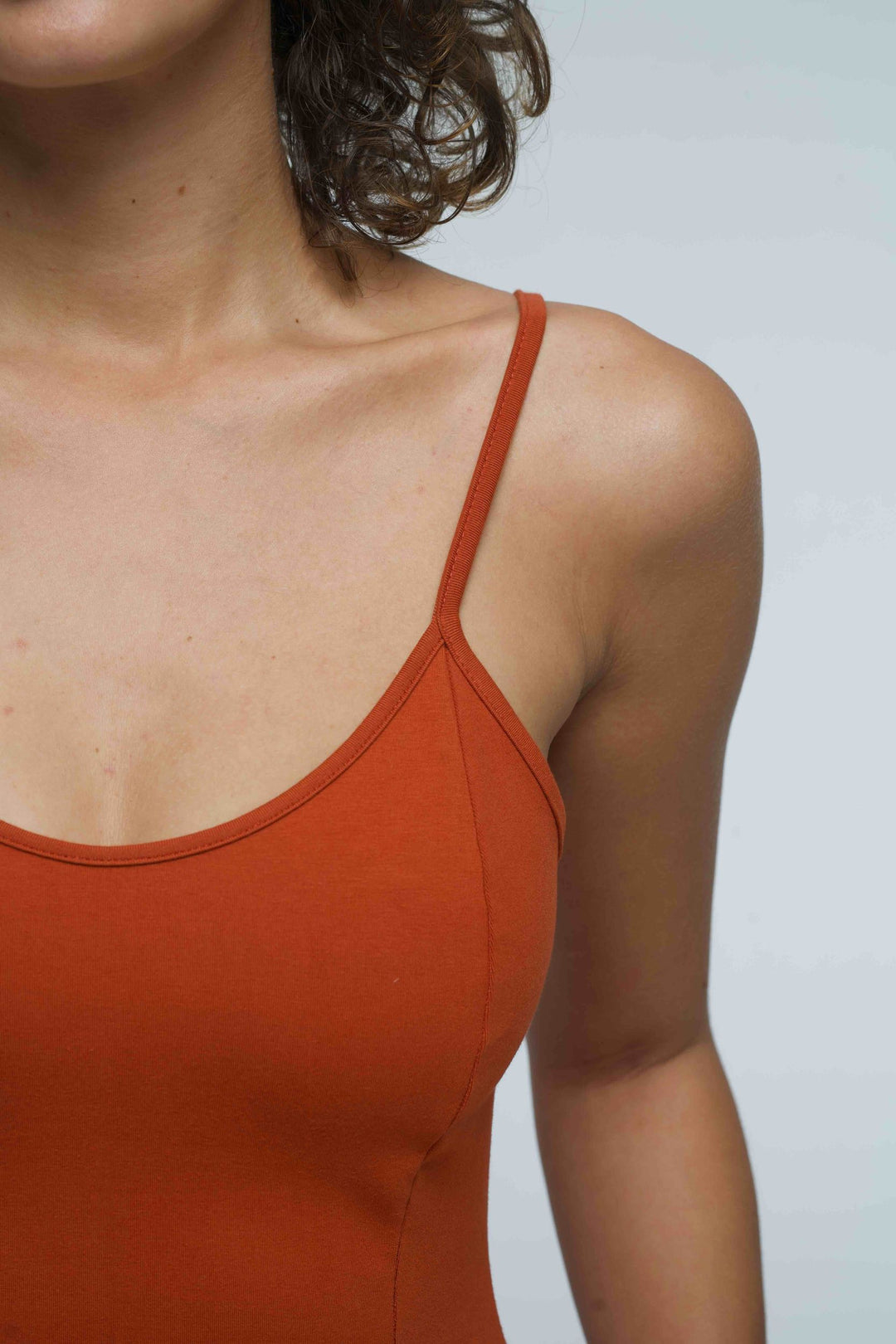 Asri Dress Midi in Burnt Orange