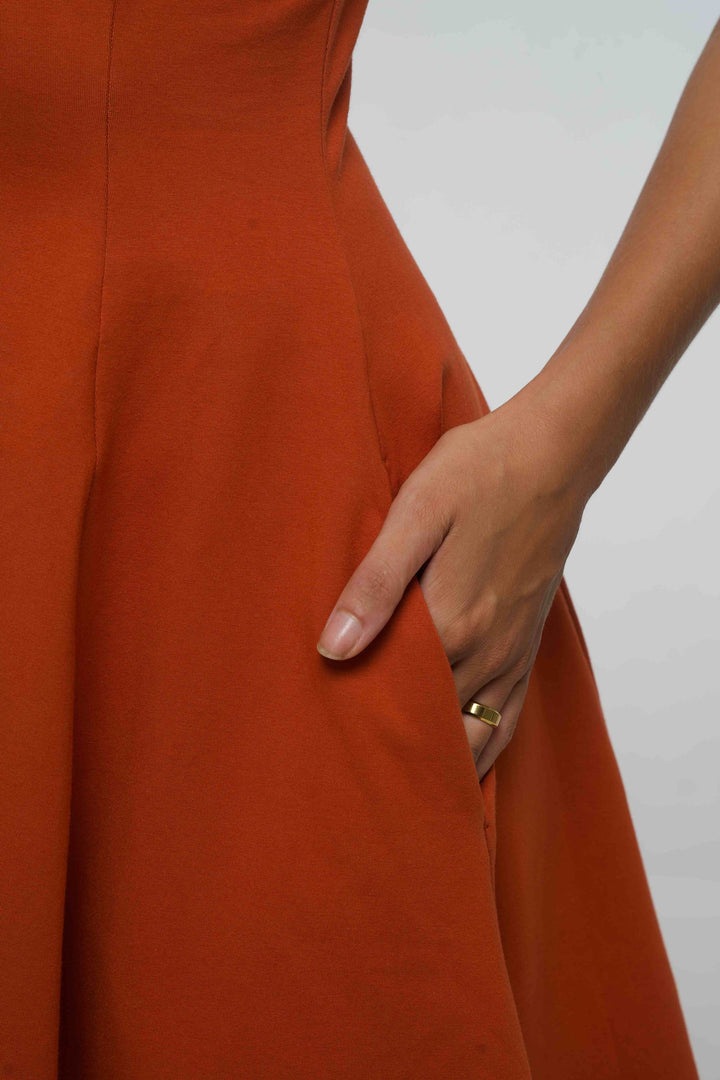 Asri Dress Midi in Burnt Orange