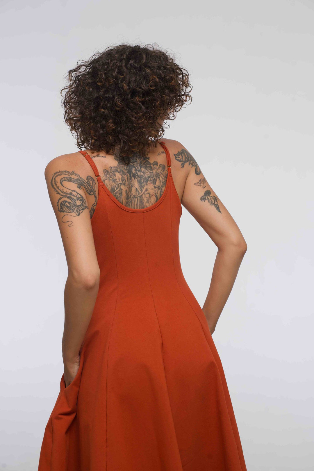 Asri Dress Midi in Burnt Orange