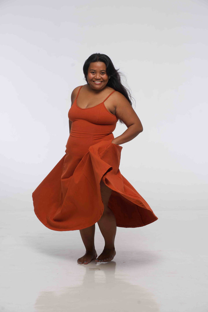 Asri Dress Midi in Burnt Orange