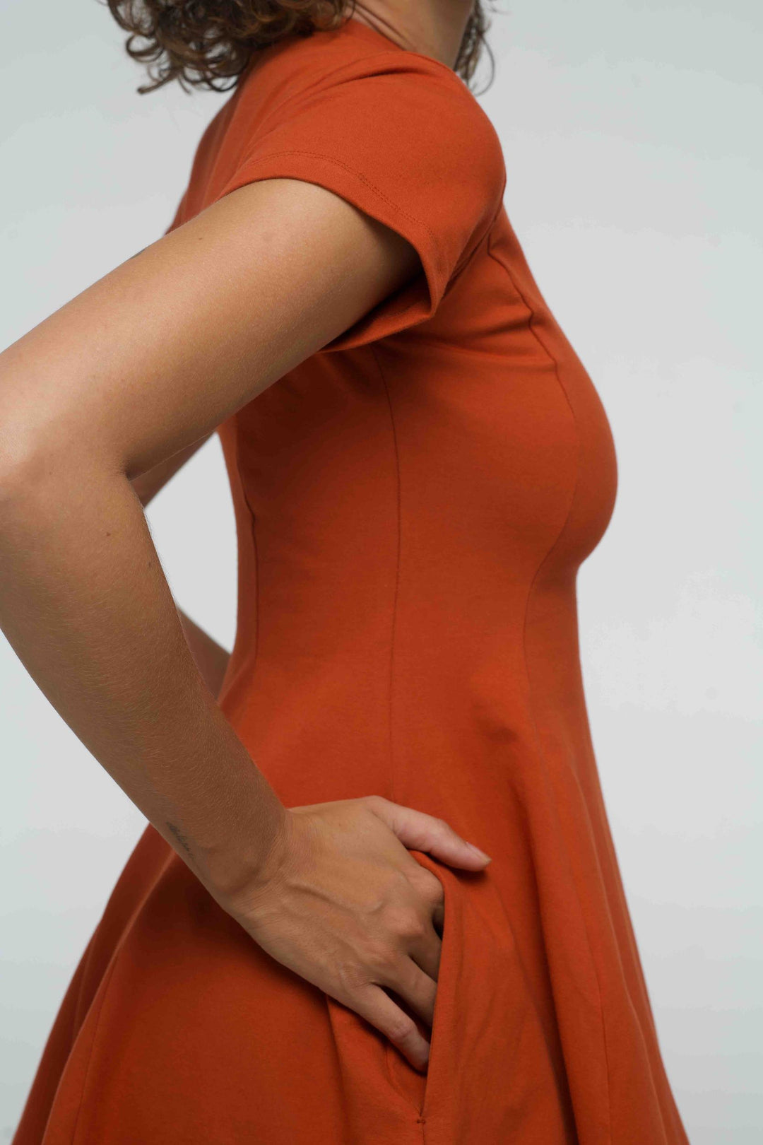 Asri Leki Dress Mini (short sleeves) in Burnt Orange
