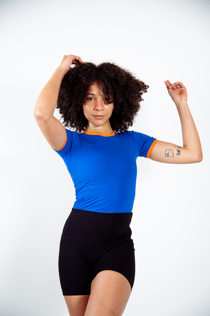 Crew Neck T-shirt in Full Length in Forgetmenot/Tangerin edging