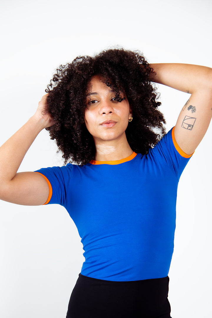 Crew Neck T-shirt in Full Length in Forgetmenot/Tangerin edging