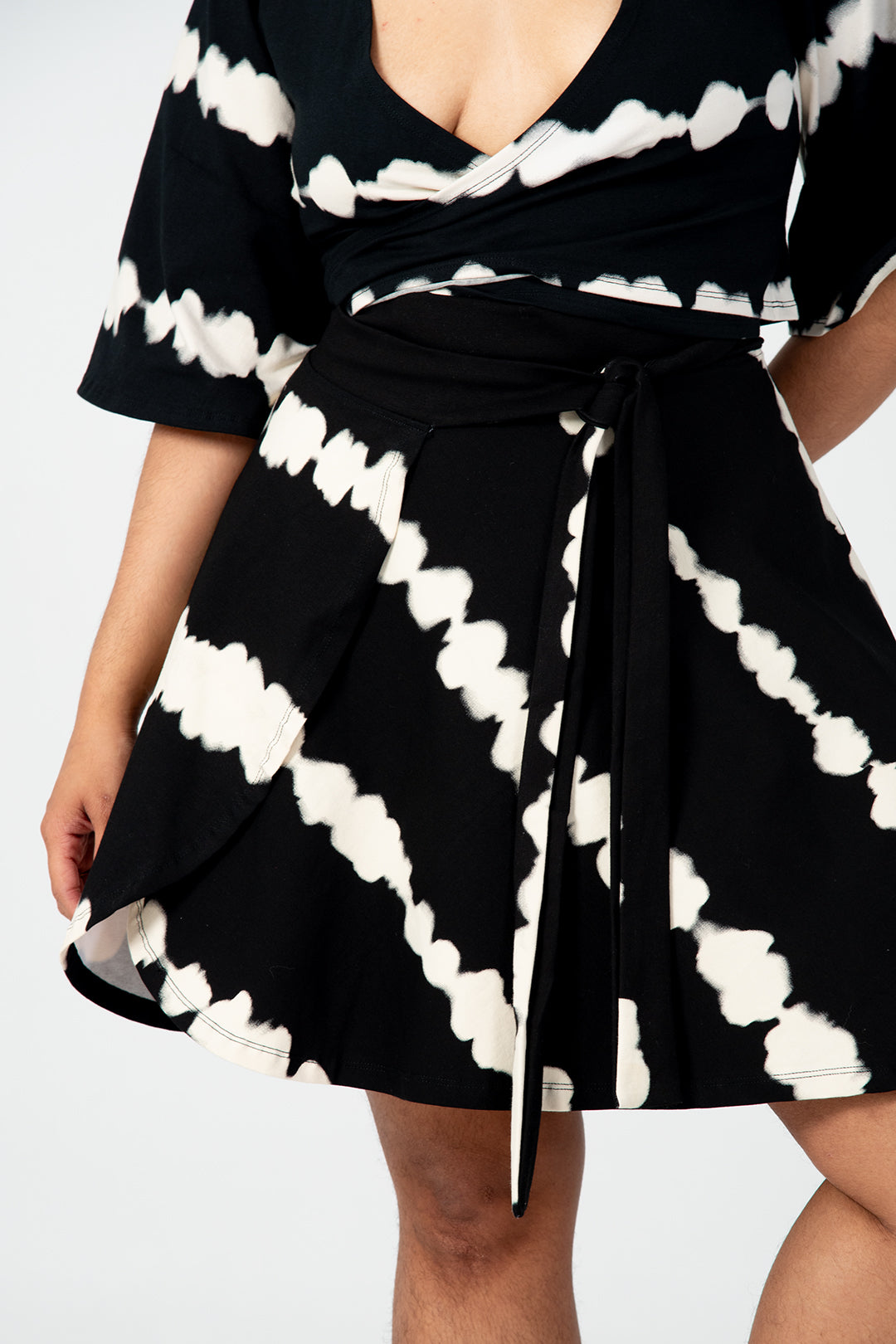 Wrap Skirt Mini In Blot Black