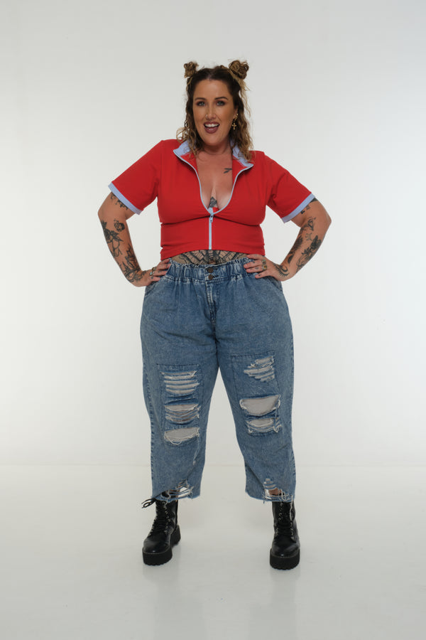 Core ZIP Mid Crop Tee in Red with pastel blue rib