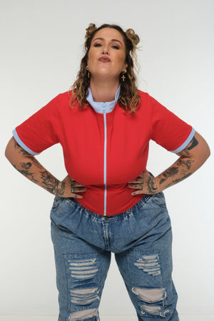 Core ZIP Mid Crop Tee in Red with pastel blue rib