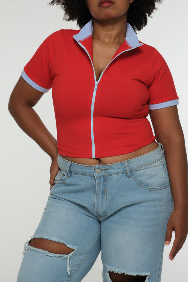 Core ZIP Mid Crop Tee in Red with pastel blue rib