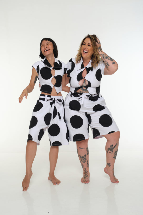 Button Mid Crop Top check sleeve in Polka Dot