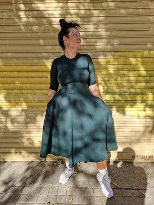 Asri Leki Dress Midi 3/4 sleeve in Forest Green - Manners London