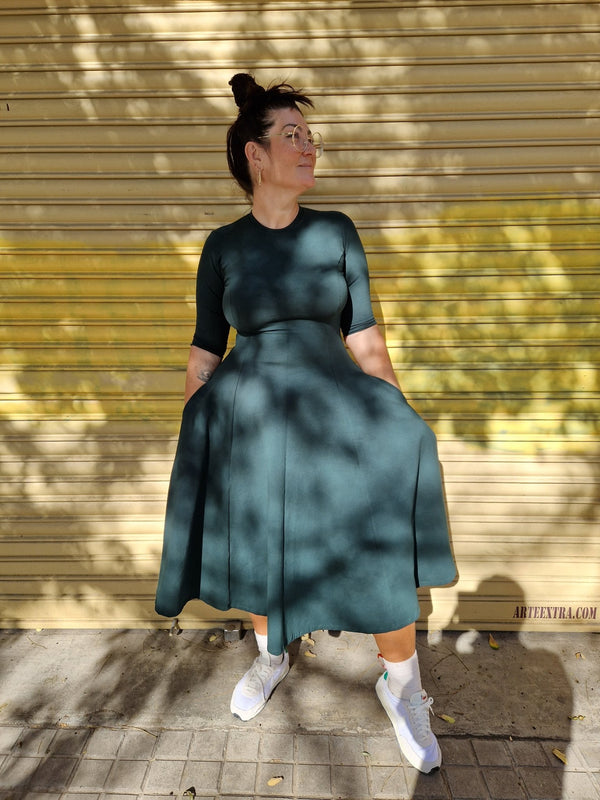 Asri Leki Dress Midi 3/4 sleeve in Forest Green - Manners London