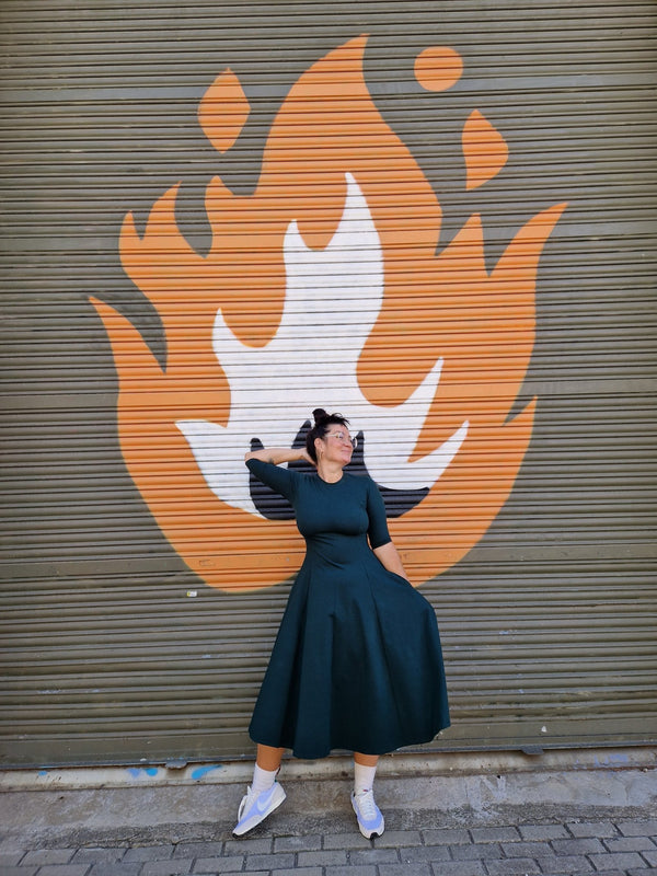 Asri Leki Dress Midi 3/4 sleeve in Forest Green - Manners London