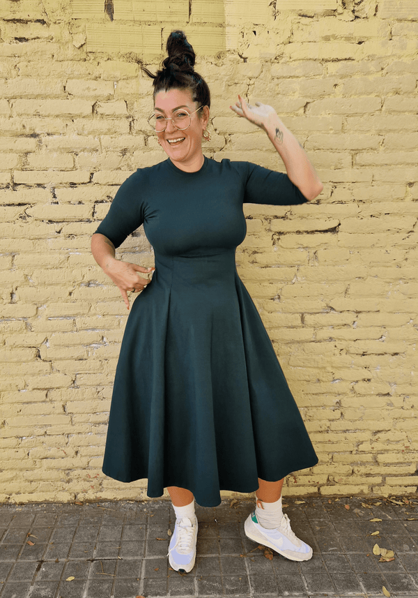 Asri Leki Dress Midi 3/4 sleeve in Forest Green - Manners London