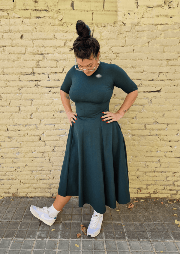 Asri Leki Dress Midi 3/4 sleeve in Forest Green - Manners London