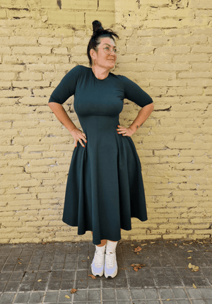 Asri Leki Dress Midi 3/4 sleeve in Forest Green - Manners London