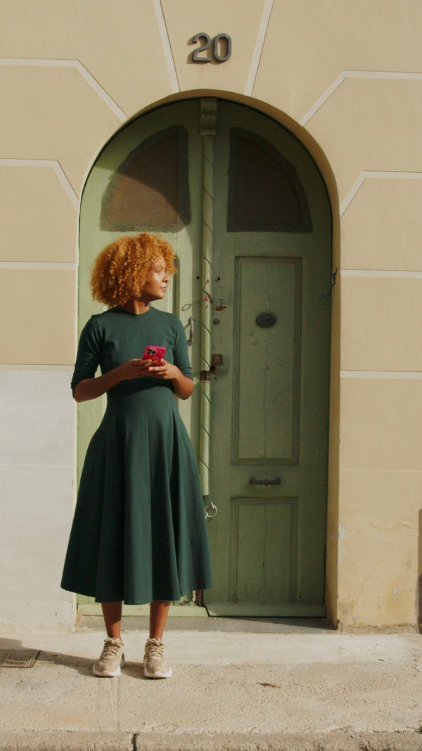 Asri Leki Dress Midi 3/4 sleeve Petite in Forest Green - Manners London