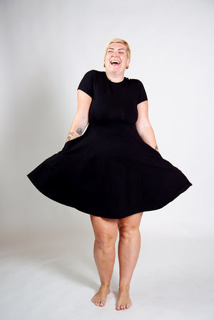 Asri Leki Dress Mini (short sleeves) in Black - Manners London