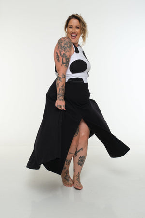 Asri Skirt Midi split w/thin waist band in Black - Manners London