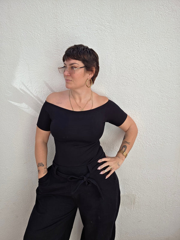 Bardot Short Sleeve Full Length Top in Black - Manners London