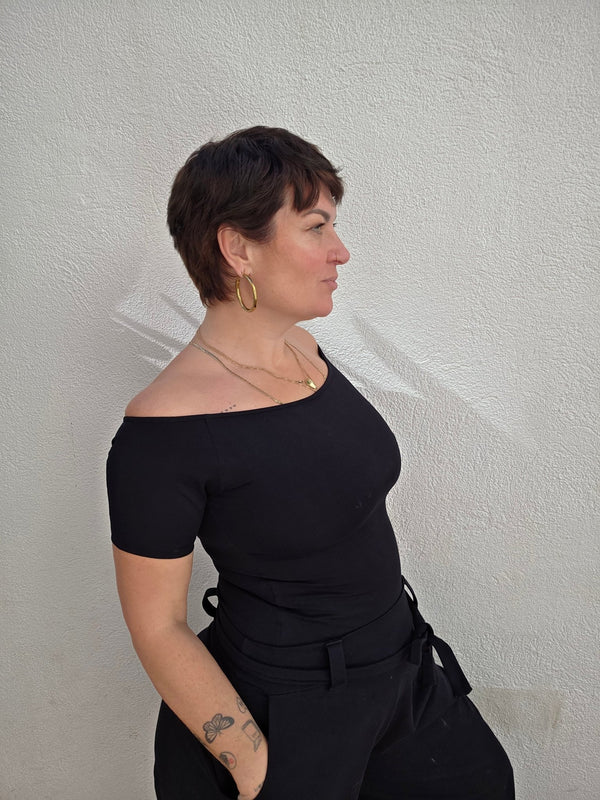 Bardot Short Sleeve Full Length Top in Black - Manners London