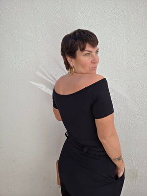 Bardot Short Sleeve Full Length Top in Black - Manners London