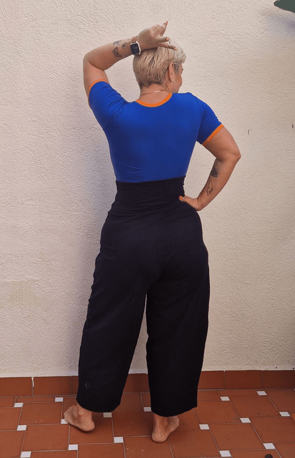 Crew Neck T-shirt in Full Length in Forgetmenot/Tangerin edging - Manners London
