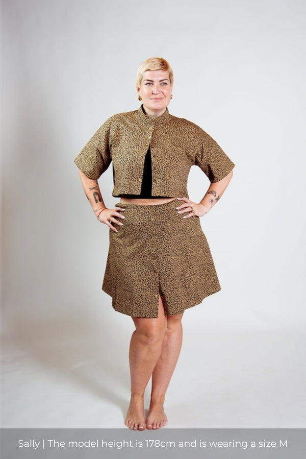 Popper Mid Crop Short Sleeved Shirt in Classic Leopard - Manners London