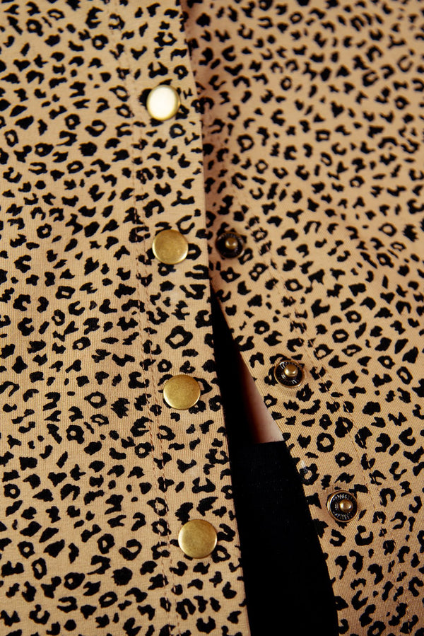 Popper Mid Crop Short Sleeved Shirt in Classic Leopard - Manners London