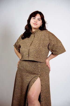 Popper Mid Crop Short Sleeved Shirt in Classic Leopard - Manners London