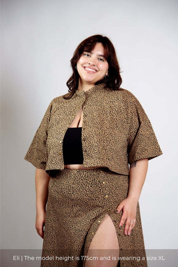 Popper Mid Crop Short Sleeved Shirt in Classic Leopard - Manners London