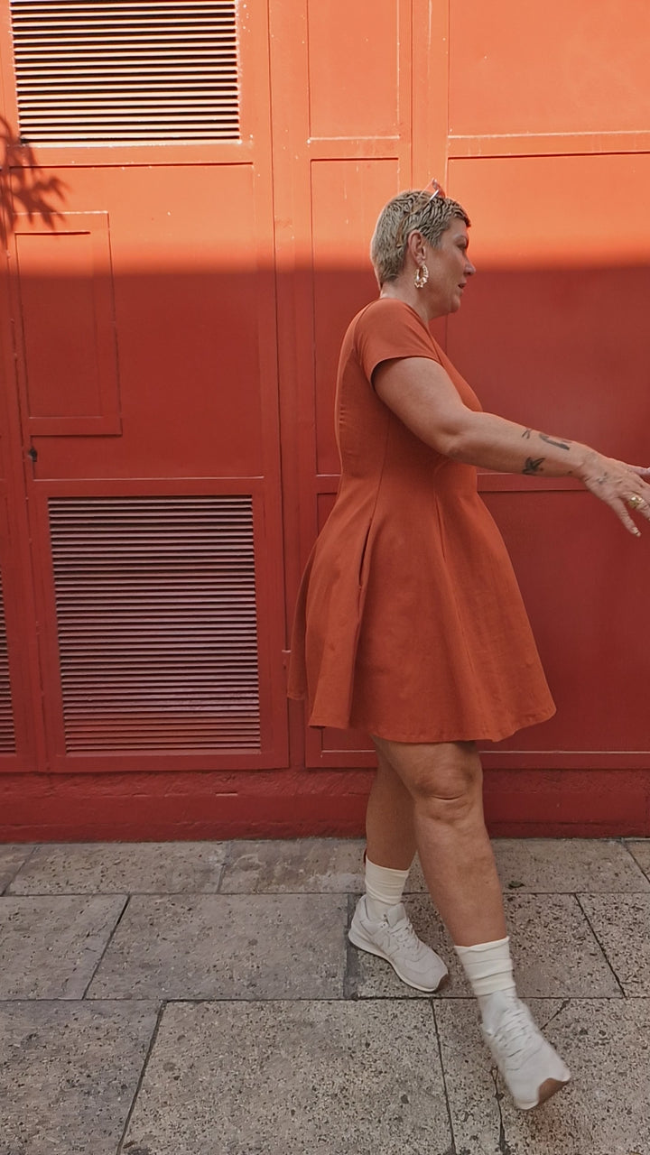 Asri Leki Dress Mini (short sleeves) in Burnt Orange