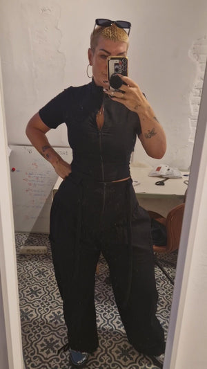 Core ZIP Mid Crop Tee in Black with black rib